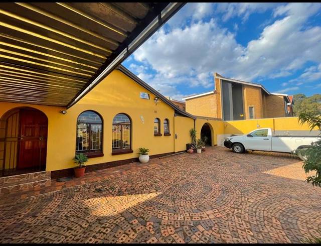 4 BEDROOM HOUSE FOR SALE IN LENASIA SOUTH